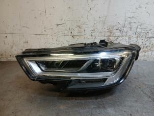 Gebruikte Koplamp links Audi RS 3 Limousine (8VS/8VM) 2.5 TFSI 20V Quattro Prijs op aanvraag aangeboden door Autohandel-Smet Gebroeders NV