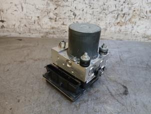 Gebruikte ABS Pomp Nissan 370 Z Roadster (Z34B) 3.7 V6 24V Prijs op aanvraag aangeboden door Autohandel-Smet Gebroeders NV