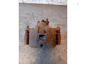 Gebruikte Remklauw (Tang) links-voor Chrysler Sebring (JR) 2.0 16V Prijs op aanvraag aangeboden door Autohandel-Smet Gebroeders NV