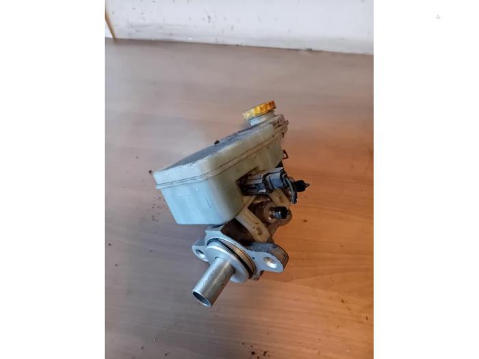Gebruikte Hoofdremcilinder Chrysler Sebring (JR) 2.0 16V Prijs op aanvraag aangeboden door Autohandel-Smet Gebroeders NV