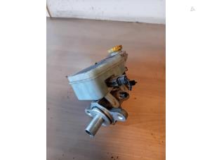 Gebruikte Hoofdremcilinder Chrysler Sebring (JR) 2.0 16V Prijs op aanvraag aangeboden door Autohandel-Smet Gebroeders NV