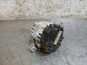 Gebruikte Alternator Toyota Yaris III (P13) 1.33 16V Dual VVT-I Prijs op aanvraag aangeboden door Autohandel-Smet Gebroeders NV