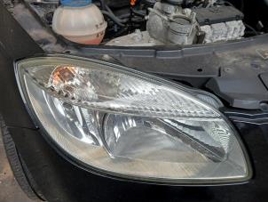 Gebruikte Rechter Koplamp Skoda Fabia II (5J) 1.2i 12V Prijs op aanvraag aangeboden door Autohandel-Smet Gebroeders NV