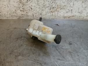 Gebruikte Hoofdremcilinder Nissan Micra (K13) 1.2 12V Prijs op aanvraag aangeboden door Autohandel-Smet Gebroeders NV