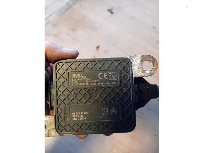 Nox sensor van een Peugeot 3008 II (M4/MC/MJ/MR) 1.6 BlueHDi 115 2018