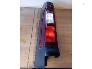 Gebruikte Achterlicht links Renault Trafic (1FL/2FL/3FL/4FL) 1.6 dCi 120 Twin Turbo Prijs op aanvraag aangeboden door Autohandel-Smet Gebroeders NV