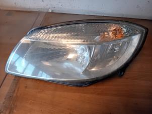 Gebruikte Linker Koplamp Skoda Fabia II (5J) 1.2i Prijs op aanvraag aangeboden door Autohandel-Smet Gebroeders NV
