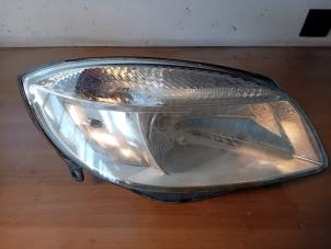 Gebruikte Rechter Koplamp Skoda Fabia II (5J) 1.2i Prijs op aanvraag aangeboden door Autohandel-Smet Gebroeders NV
