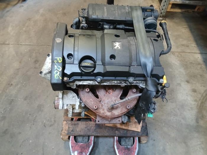 Gebruikte Motor Peugeot 206 CC (2D) 1.6 16V Prijs op aanvraag aangeboden door Autohandel-Smet Gebroeders NV
