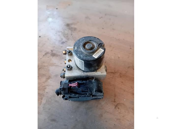 Gebruikte ABS Pomp Volkswagen Golf VI (5K1) 1.4 16V Prijs op aanvraag aangeboden door Autohandel-Smet Gebroeders NV