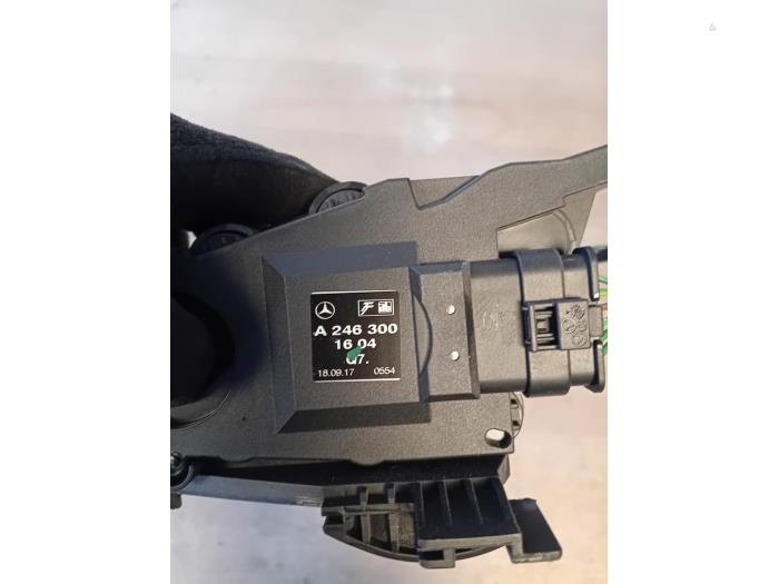 Sensor Gaspedaalpositie van een Mercedes-Benz CLA (117.3) 1.5 CLA-180 CDI, 180 d 16V 2018