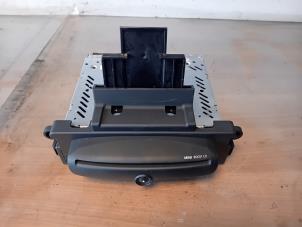 Gebruikte Radio CD Speler Mini Mini (R56) 1.6 Cooper D 16V Prijs op aanvraag aangeboden door Autohandel-Smet Gebroeders NV