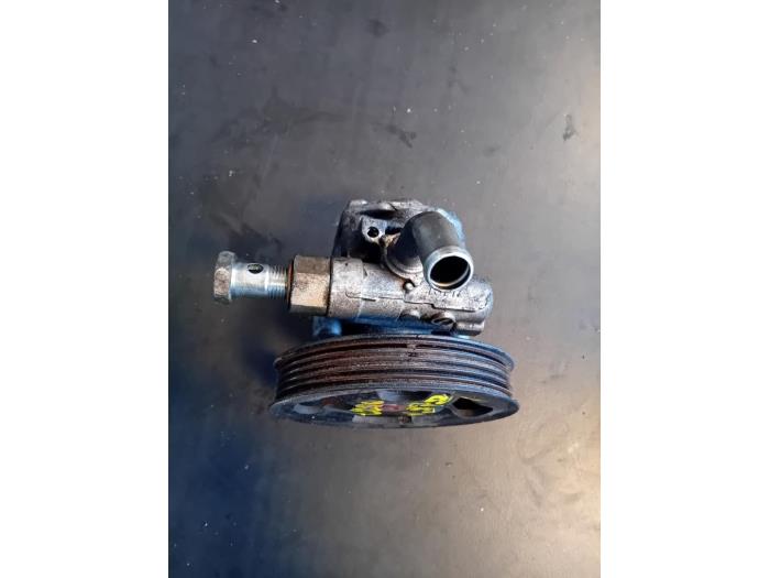 Gebruikte Servopomp Mitsubishi L-200 2.2 DI-D 4WD Prijs op aanvraag aangeboden door Autohandel-Smet Gebroeders NV