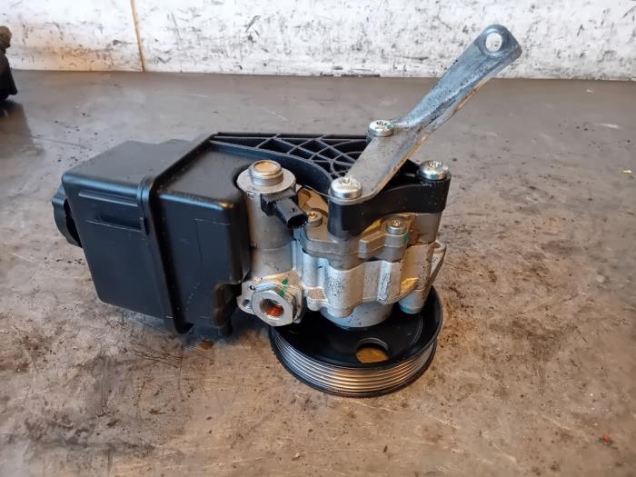 Gebruikte Servopomp Mercedes Sprinter 3t (906.61) 210 CDI 16V Prijs op aanvraag aangeboden door Autohandel-Smet Gebroeders NV