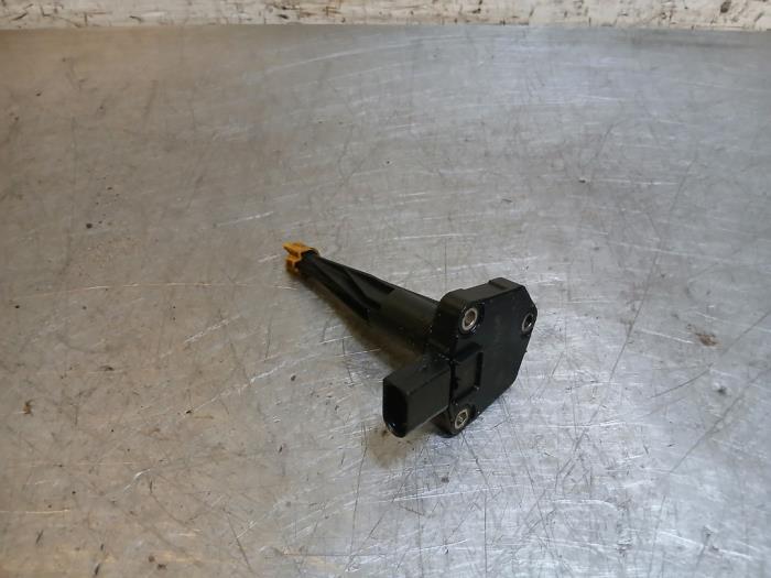 Gebruikte Oliepeil sensor BMW 1 serie (E82) 120d 16V Prijs op aanvraag aangeboden door Autohandel-Smet Gebroeders NV