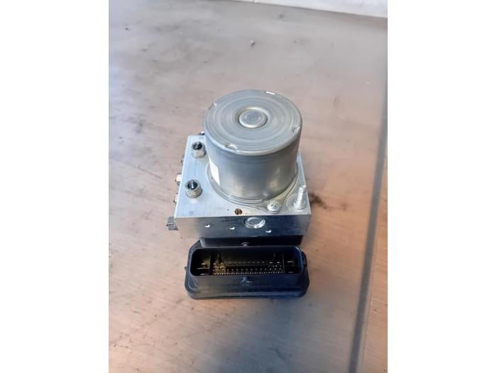 Gebruikte ABS Pomp Citroen Jumpy 2.0 Blue HDI 145 Prijs op aanvraag aangeboden door Autohandel-Smet Gebroeders NV