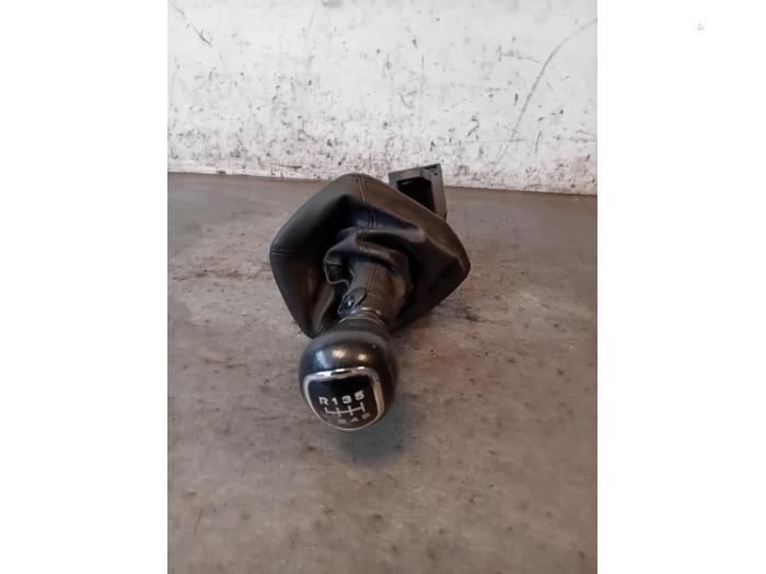 Gebruikte Versnellingspook Iveco New Daily VI 33S14, 35C14, 35S14 Prijs op aanvraag aangeboden door Autohandel-Smet Gebroeders NV