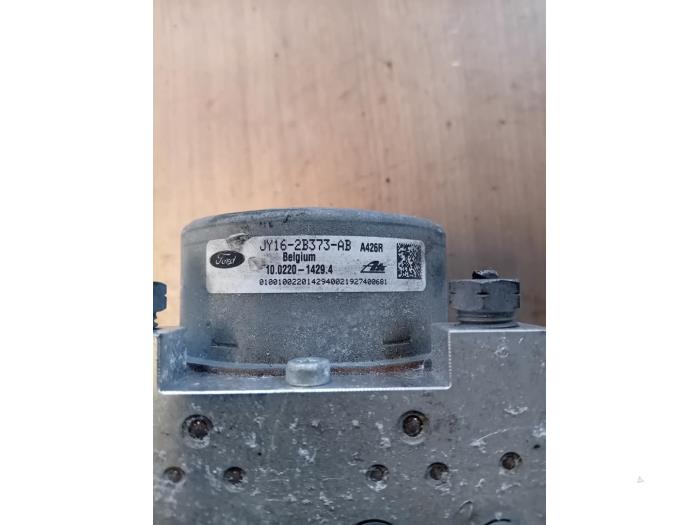 ABS Pomp van een Ford Transit Courier 1.5 TDCi 75 2019