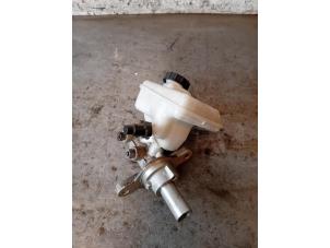 Gebruikte Hoofdremcilinder Ford Fiesta 7 1.0 EcoBoost 12V 100 Prijs op aanvraag aangeboden door Autohandel-Smet Gebroeders NV