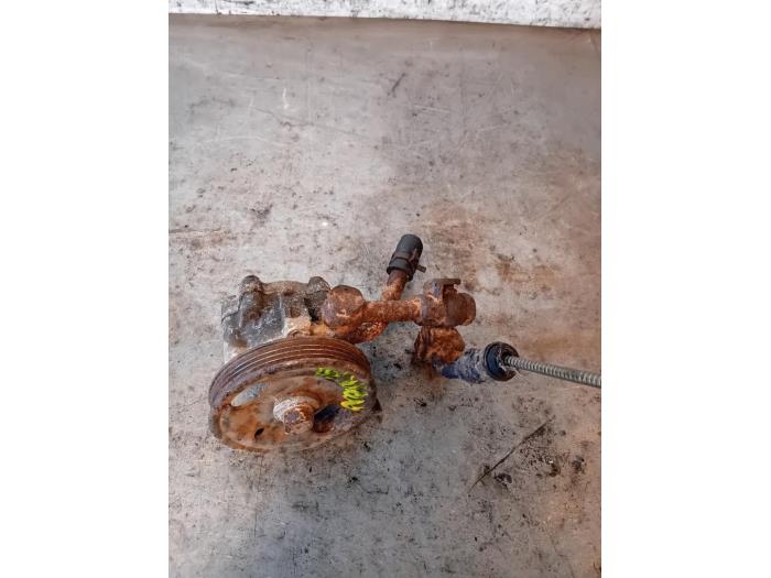 Stuurbekrachtiging Pomp van een Nissan Navara (D40) 2.5 dCi 16V 4x4 2010