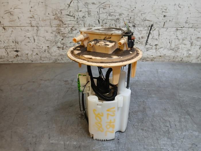 Gebruikte Tank element Pomp Peugeot 3008 II (M4/MC/MJ/MR) 1.6 BlueHDi 115 Prijs op aanvraag aangeboden door Autohandel-Smet Gebroeders NV