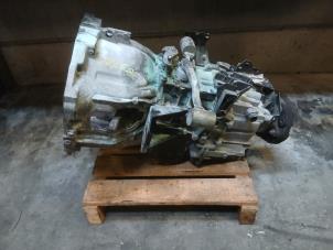 Gebruikte Automaatbak Renault Master III (EV/HV/UV/VA/VB/VD/VF/VG/VJ) 2.3 dCi 165 16V RWD Prijs op aanvraag aangeboden door Autohandel-Smet Gebroeders NV