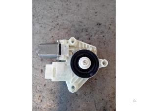 Gebruikte Motor electrisch raam Skoda Fabia III Combi (NJ5) 1.0 12V Greentech Prijs op aanvraag aangeboden door Autohandel-Smet Gebroeders NV