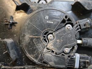 Gebruikte Adblue pomp Volkswagen Transporter/Caravelle T6 2.0 TDI DRF Prijs op aanvraag aangeboden door Autohandel-Smet Gebroeders NV