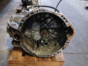 Gebruikte Versnellingsbak Renault Master III (EV/HV/UV/VA/VB/VD/VF/VG/VJ) Prijs op aanvraag aangeboden door Autohandel-Smet Gebroeders NV