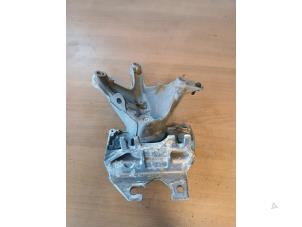 Gebruikte Motorrubber Renault Captur (2R) 1.5 Energy dCi 90 FAP Prijs op aanvraag aangeboden door Autohandel-Smet Gebroeders NV