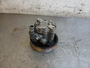 Gebruikte Pomp Servo Renault Master III (EV/HV/UV/VA/VB/VD/VF/VG/VJ) 2.3 dCi 145 16V FWD Prijs op aanvraag aangeboden door Autohandel-Smet Gebroeders NV