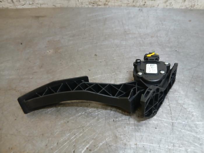 Gebruikte Sensor Gaspedaalpositie Opel Astra K 1.5 CDTi 105 12V Prijs op aanvraag aangeboden door Autohandel-Smet Gebroeders NV