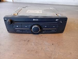 Gebruikte Radio CD Speler Opel Movano 2.3 CDTi 16V FWD Prijs op aanvraag aangeboden door Autohandel-Smet Gebroeders NV