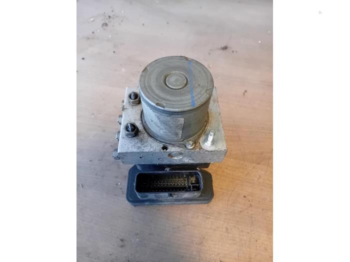 Gebruikte ABS Pomp Opel Movano 2.3 CDTi 16V FWD Prijs op aanvraag aangeboden door Autohandel-Smet Gebroeders NV