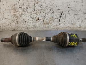 Gebruikte Aandrijfas links-voor Landrover Discovery Sport (LC) 2.0 TD4 150 16V Prijs op aanvraag aangeboden door Autohandel-Smet Gebroeders NV