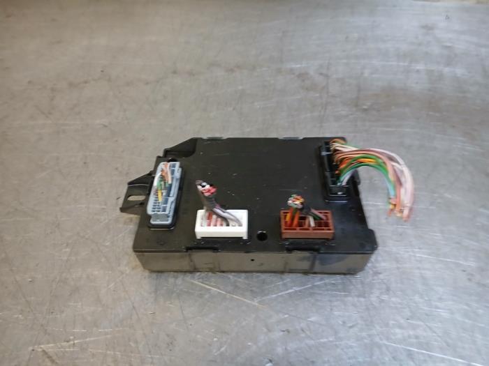 Gebruikte Computer Body Control Renault Captur I (2R) 1.5 Energy dCi 90 FAP Prijs op aanvraag aangeboden door Autohandel-Smet Gebroeders NV