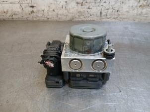 Gebruikte ABS Pomp Renault Captur (2R) 1.5 Energy dCi 90 FAP Prijs op aanvraag aangeboden door Autohandel-Smet Gebroeders NV