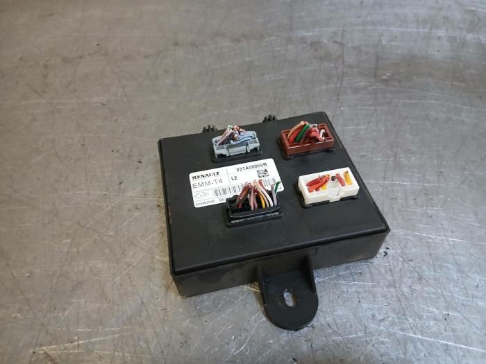 Gebruikte Computer Body Control Renault Captur I (2R) 1.5 Energy dCi 90 FAP Prijs op aanvraag aangeboden door Autohandel-Smet Gebroeders NV