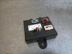 Gebruikte Computer Body Control Renault Captur (2R) 1.5 Energy dCi 90 FAP Prijs op aanvraag aangeboden door Autohandel-Smet Gebroeders NV