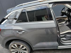 Gebruikte Portier 4Deurs rechts-achter Volkswagen T-Roc 1.5 TSI Evo BMT 16V Prijs op aanvraag aangeboden door Autohandel-Smet Gebroeders NV