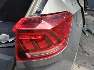 Gebruikte Achterlicht rechts Volkswagen T-Roc 1.5 TSI Evo BMT 16V Prijs op aanvraag aangeboden door Autohandel-Smet Gebroeders NV