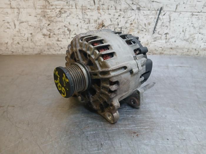 Gebruikte Dynamo Volkswagen Golf VII (AUA) 1.6 TDI 16V Prijs op aanvraag aangeboden door Autohandel-Smet Gebroeders NV
