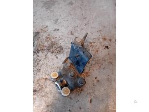 Gebruikte Schuifdeurrol rechts Ford Transit Custom 2.0 TDCi 16V Eco Blue 130 Prijs op aanvraag aangeboden door Autohandel-Smet Gebroeders NV