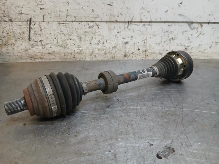 Gebruikte Aandrijfas links-voor Volkswagen Golf VII (AUA) 1.6 TDI 16V Prijs op aanvraag aangeboden door Autohandel-Smet Gebroeders NV
