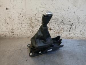 Gebruikte Versnellingspook Renault Megane IV (RFBB) 1.2 Energy TCE 100 Prijs op aanvraag aangeboden door Autohandel-Smet Gebroeders NV