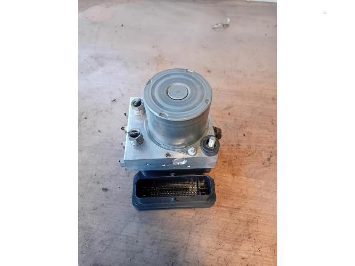 Gebruikte ABS Pomp Jaguar XE 2.0d 180 16V Prijs op aanvraag aangeboden door Autohandel-Smet Gebroeders NV