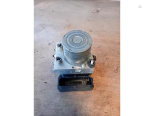 Gebruikte ABS Pomp Jaguar XE 2.0d 180 16V Prijs op aanvraag aangeboden door Autohandel-Smet Gebroeders NV