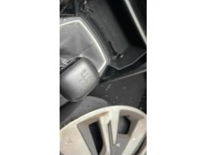 Gebruikte Versnellingsbak Peugeot 2008 (UD/UK/UR/US/UX) 1.5 BlueHDi 110 Prijs op aanvraag aangeboden door Autohandel-Smet Gebroeders NV