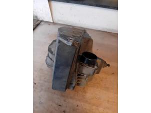 Gebruikte Luchtfilterhuis Renault Megane III Grandtour (KZ) 1.2 16V TCE 130 Prijs op aanvraag aangeboden door Autohandel-Smet Gebroeders NV