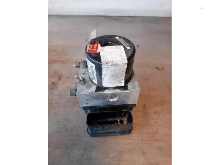 Gebruikte ABS Pomp Renault Megane III Grandtour (KZ) 1.2 16V TCE 130 Prijs op aanvraag aangeboden door Autohandel-Smet Gebroeders NV